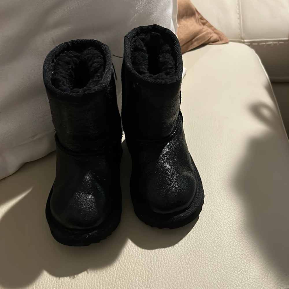 Size 6c Uggs toddler. Black glitter